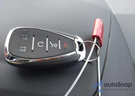 2018 Chevrolet Equinox Premier z USA, uszkodzony, nr VIN 2GNAXMEV0J6185677